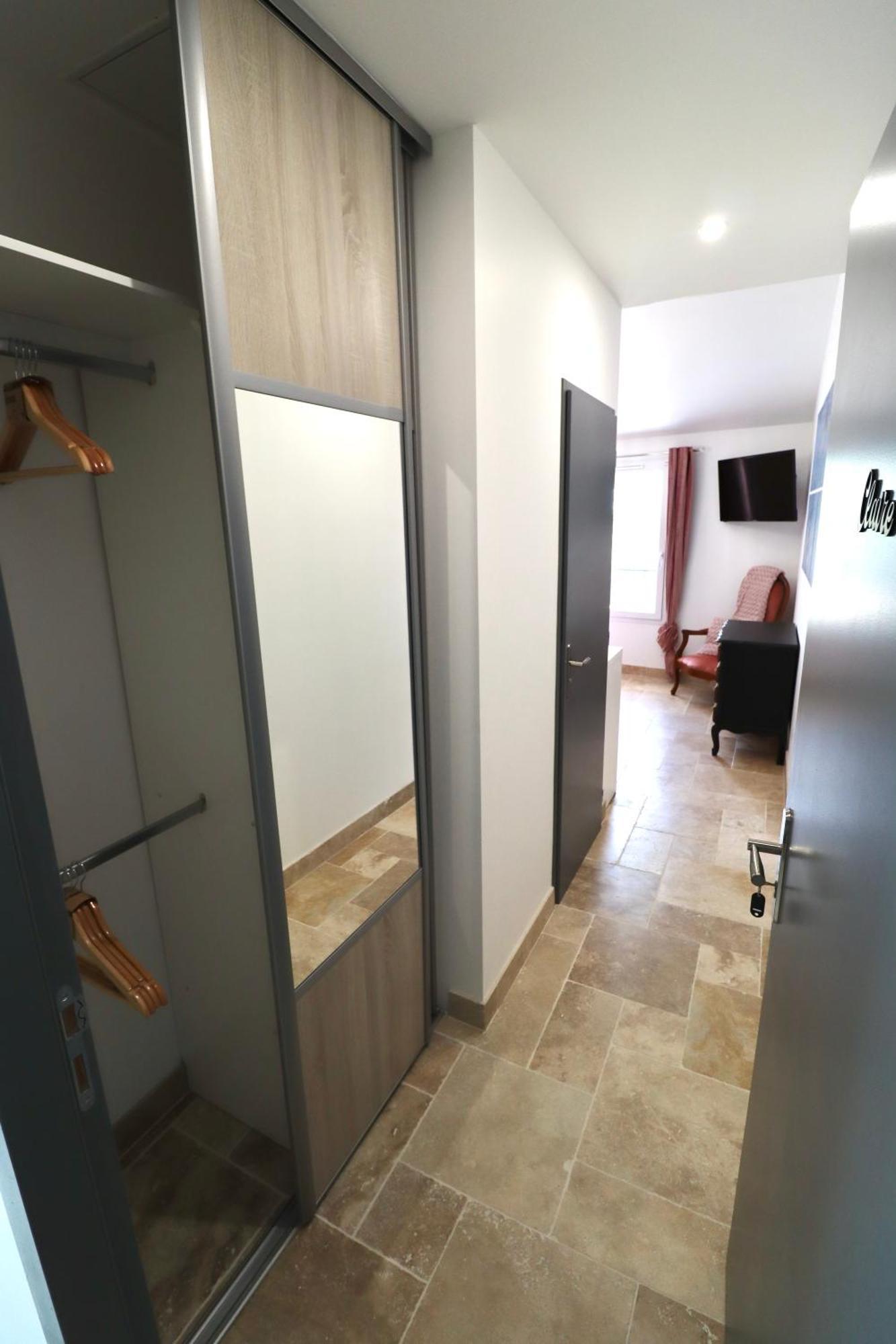 Chambres D'Hotes Avec Jacuzzi Et Piscine Au Mas De Cadoule Saint-Just  Chambre photo