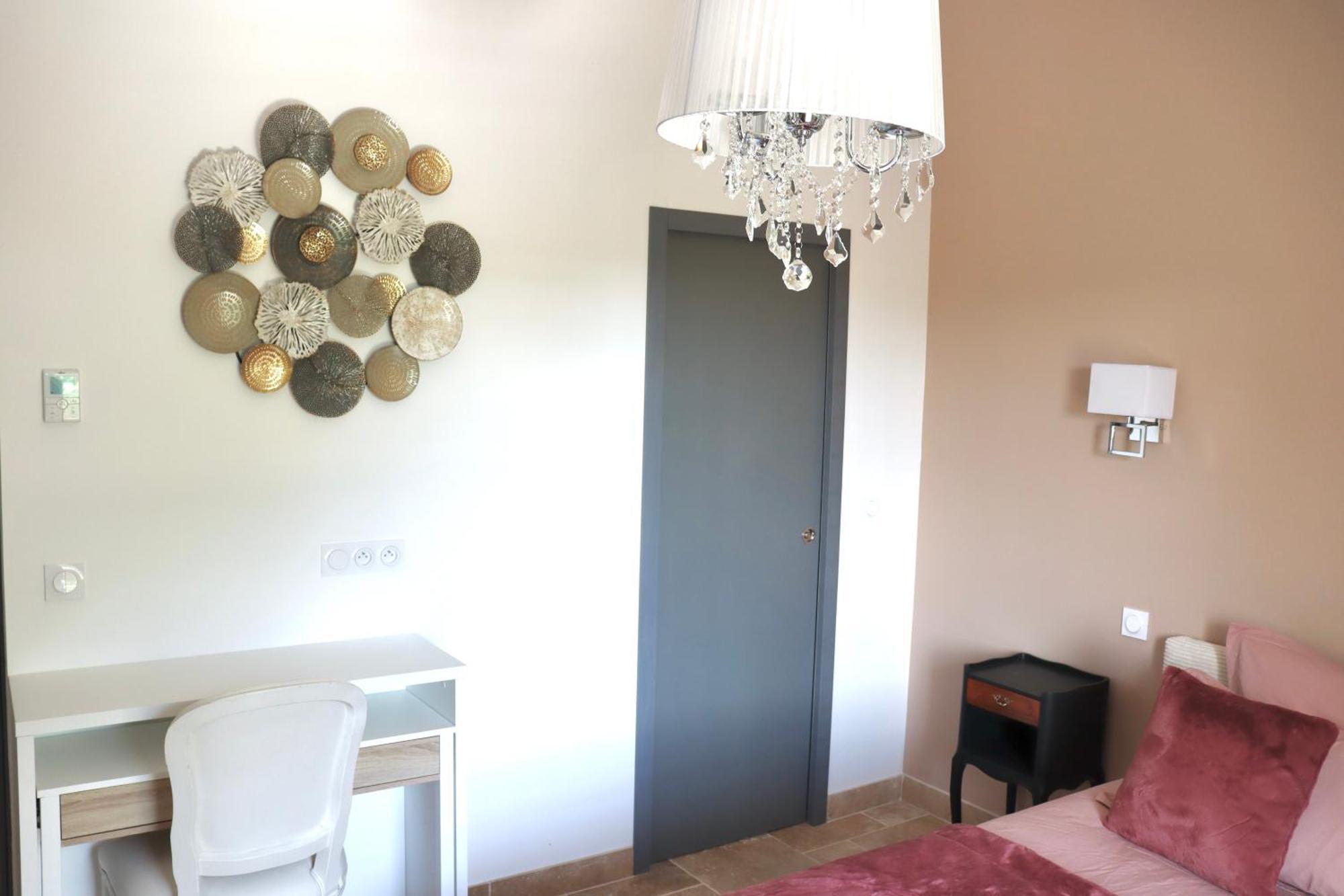 Chambres D'Hotes Avec Jacuzzi Et Piscine Au Mas De Cadoule Saint-Just  Chambre photo