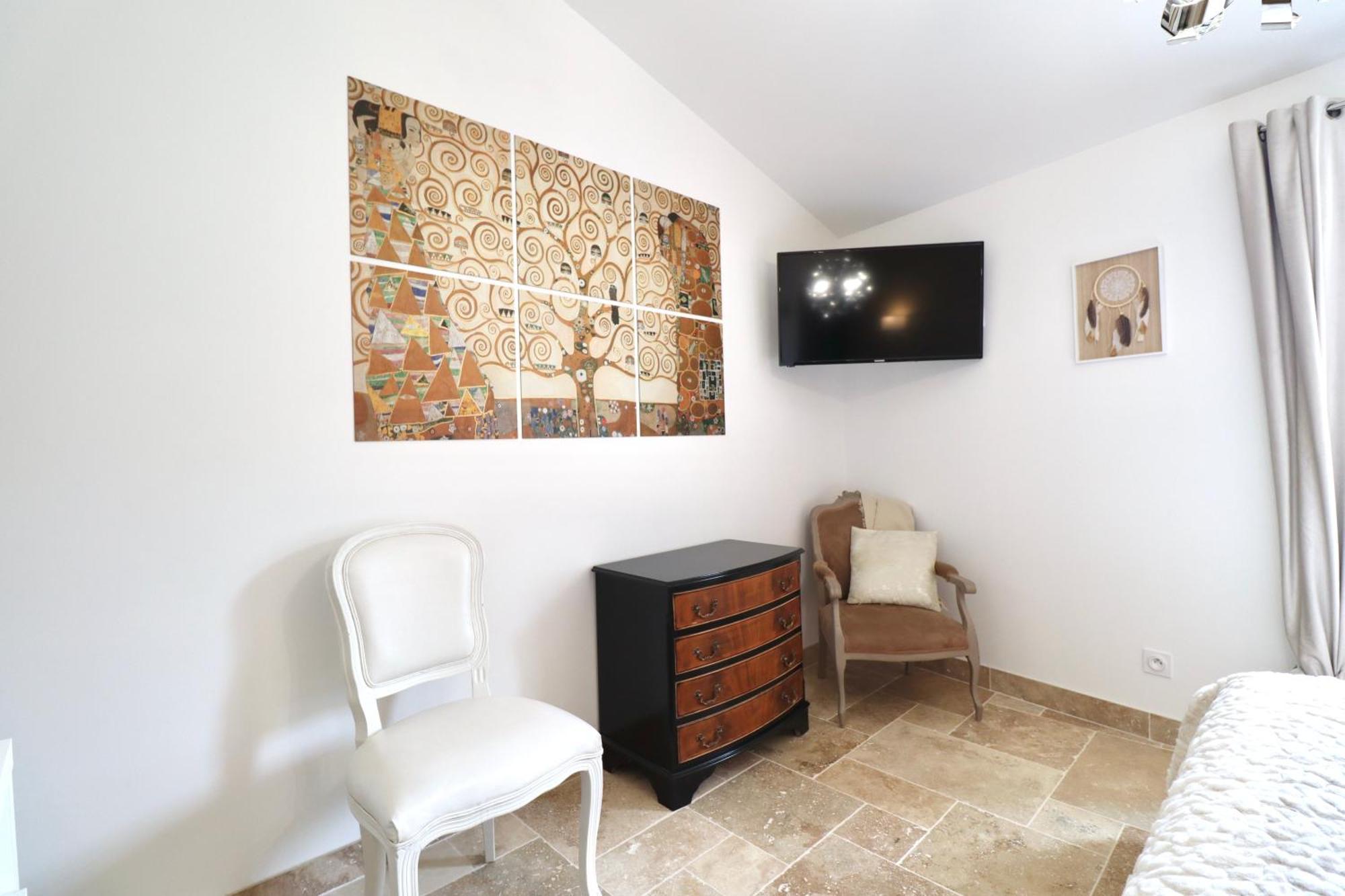 Chambres D'Hotes Avec Jacuzzi Et Piscine Au Mas De Cadoule Saint-Just  Chambre photo